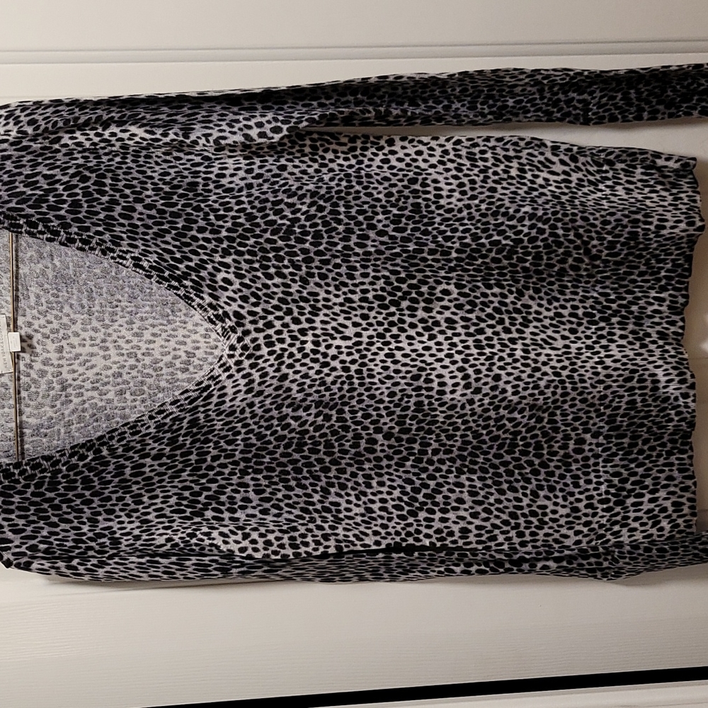 New York and Company Medium Black & Gray Animal-print Deep V-neck Sweater